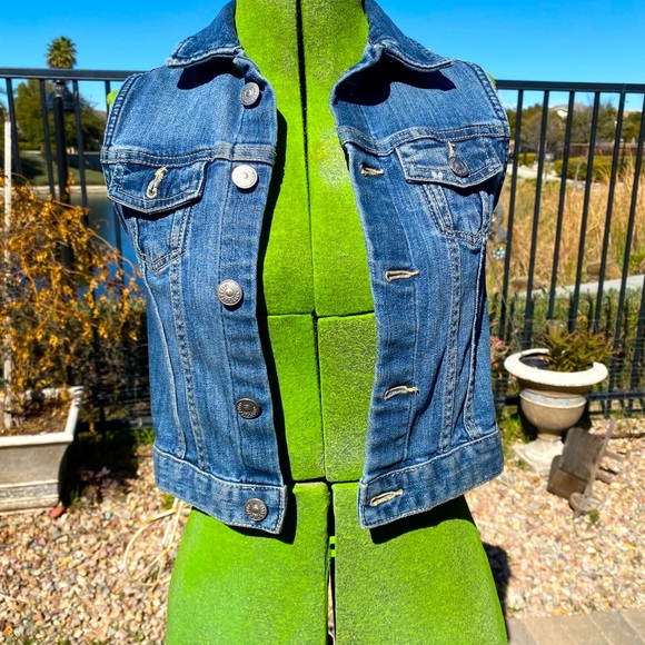 ❗️ Custom Painting❗️🎨 Denim Vest - Picture 2 of 3